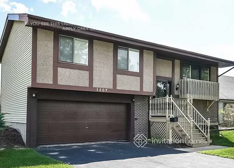 1307 Foxcroft Dr — Photo 4