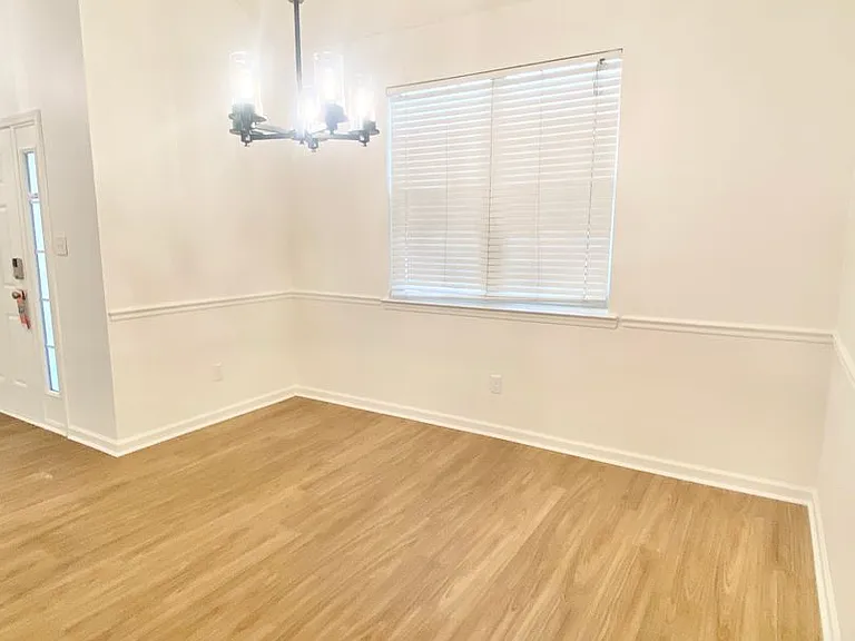 129 Tappan Zee Dr — Photo 3
