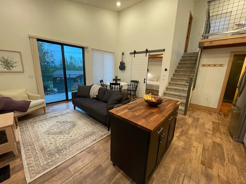 Modern Newly Built 2 Bedroom Home Fully Furnished — Photo 4