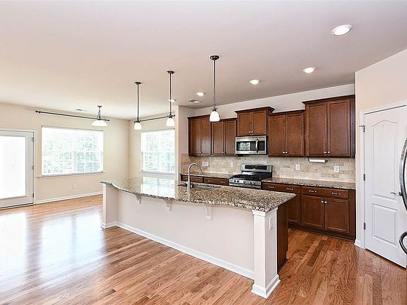 5th image of 414 Brier Knob Dr