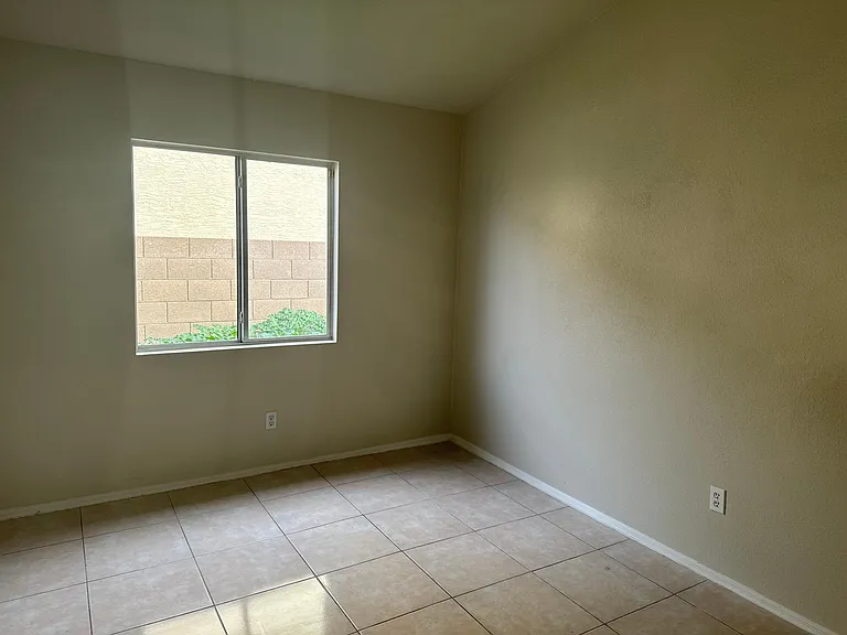 9033 W Windsor Ave — Photo 12