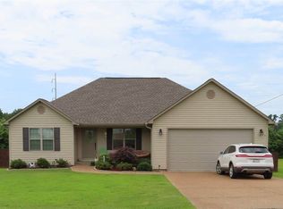 80 Fieldcrest Cv, Henderson, TN 38340