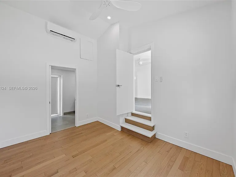 565 NW 44th St — Photo 18