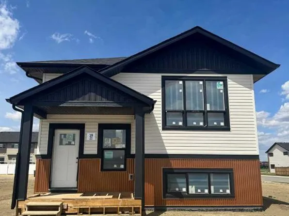 19 S Ian Way, Sylvan Lake, AB T4S 0W5