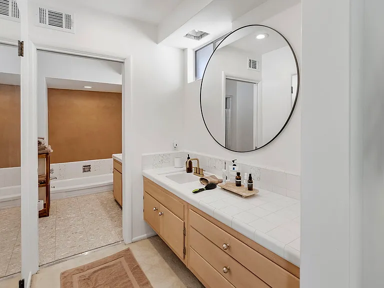 4260 S Cloverdale Ave — Photo 11