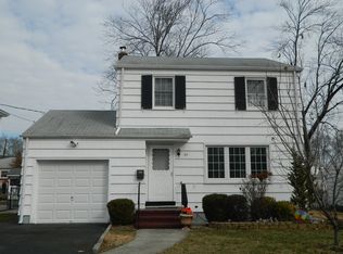 42 Ross St, Clark, NJ 07066