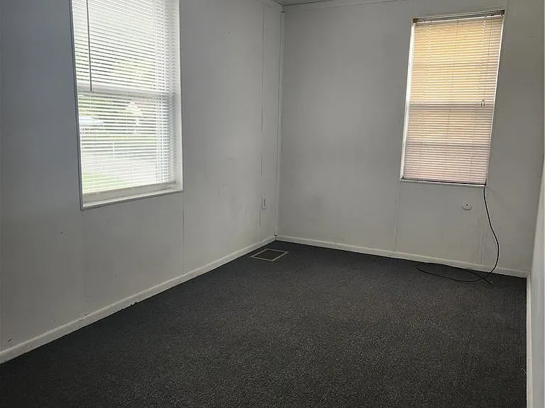724 E Barner St — Photo 4