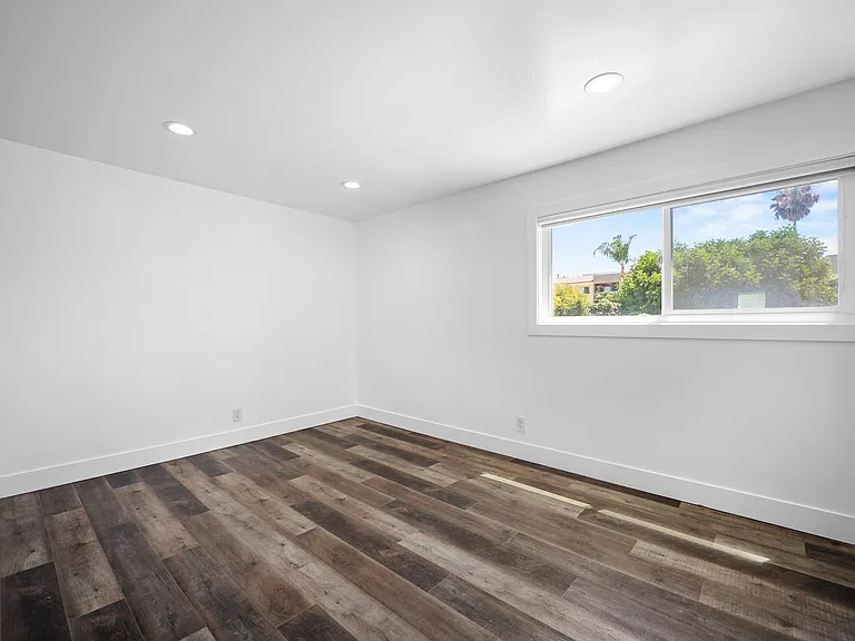 1101 N Flower St #1 — Photo 13