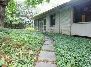 2940 Thedford Rd, Bloomfield Hills, MI 48304