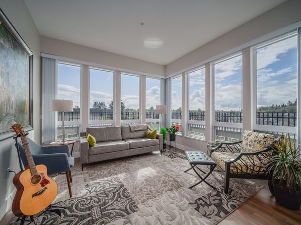 288 King Edward Ave W #403, Vancouver, BC V5Y 2J2