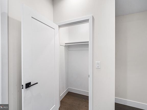3rd image of 2714 W Jefferson St #3