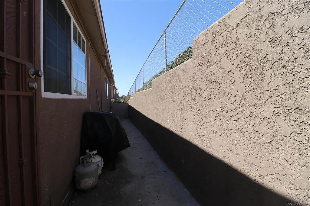 3 bed, 1350 sqft, $4,150 — Photo 3