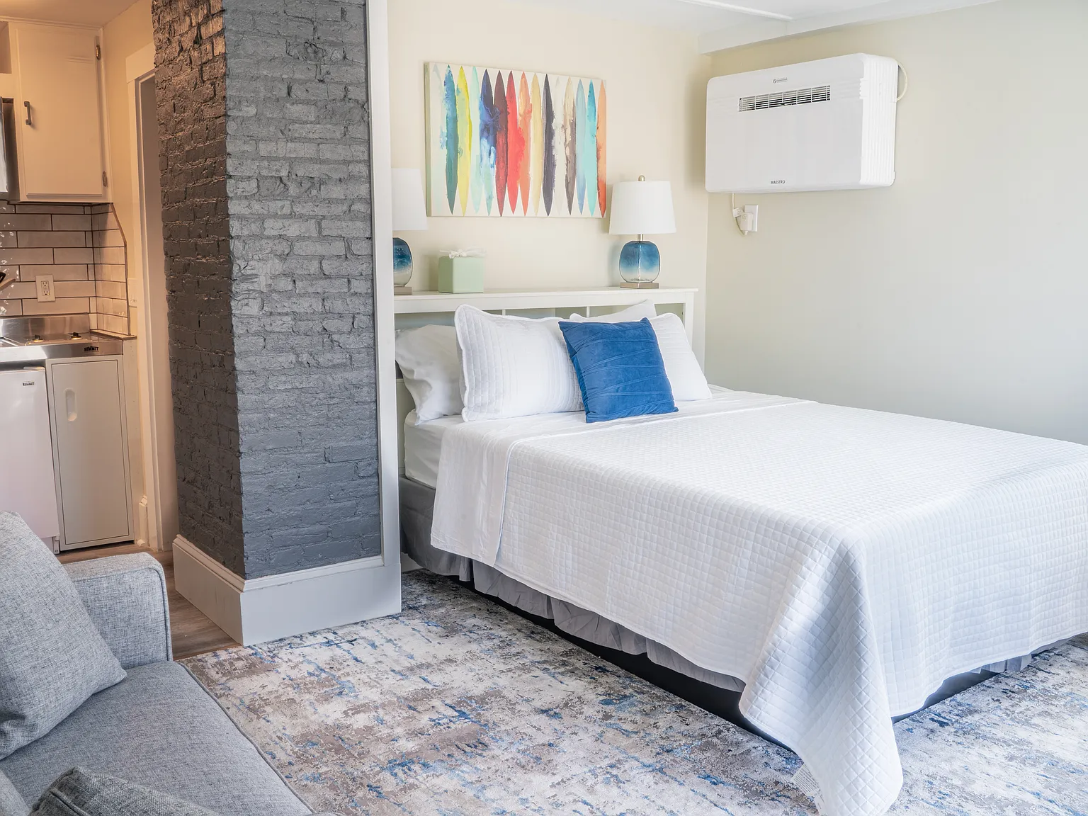 Studio, 200 sqft, $1,889 — Photo 2