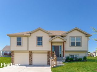 1105 Clayton Dr, Raymore, MO 64083
