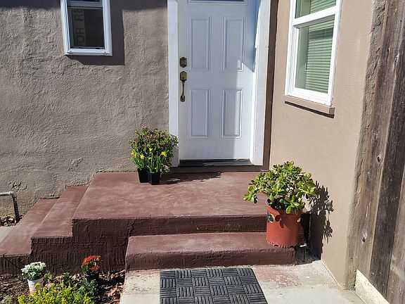 Charming front entrance to your home.