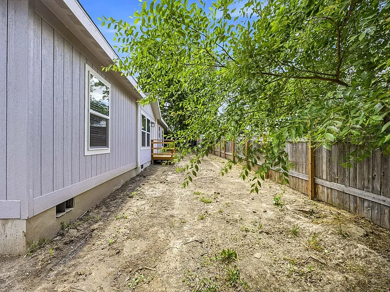 1445 Elm St — Photo 21