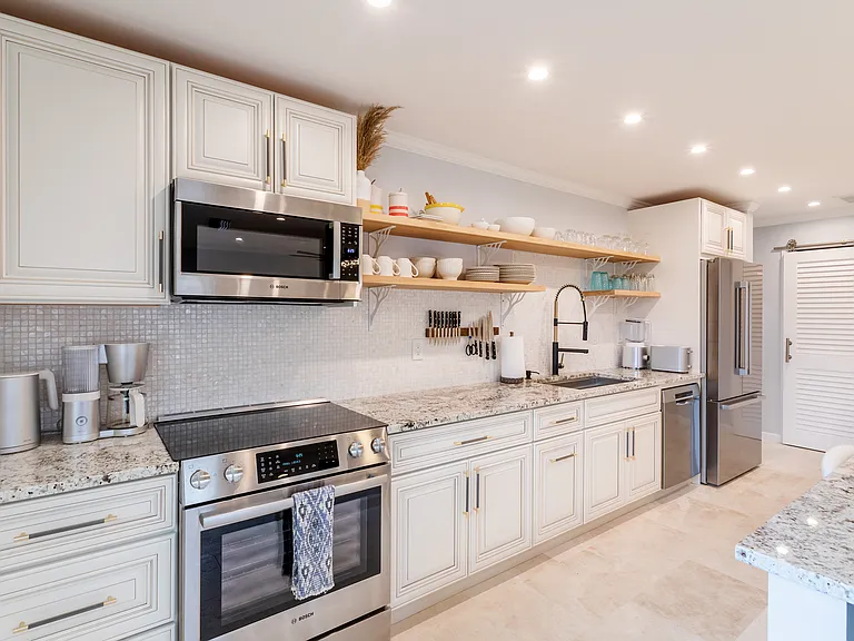 206 SW 3rd St #B — Photo 4