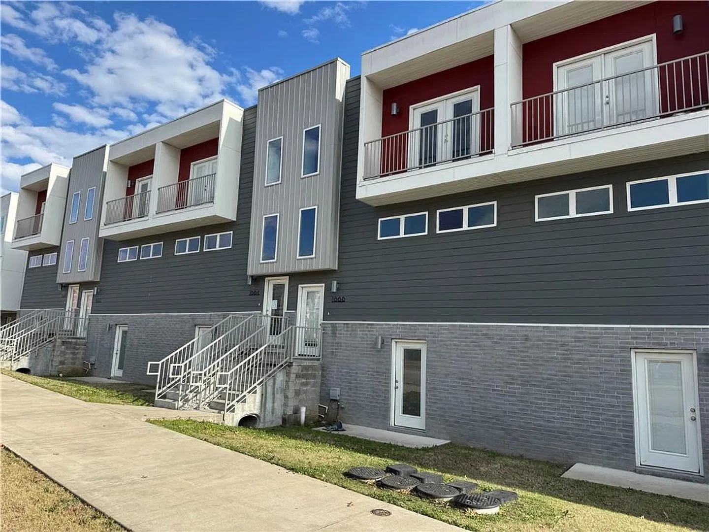 1520 Razorback Rd — Photo 1