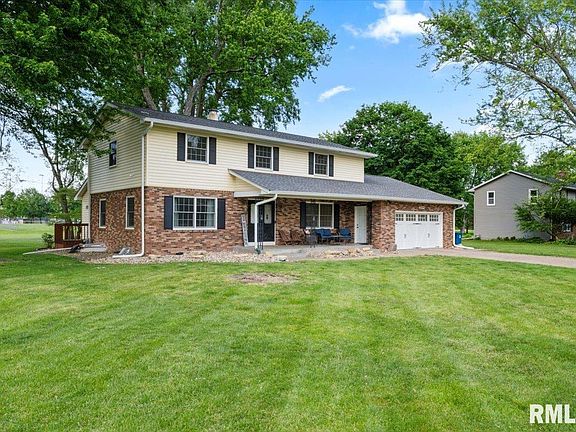 5th image of 402 Manor Dr