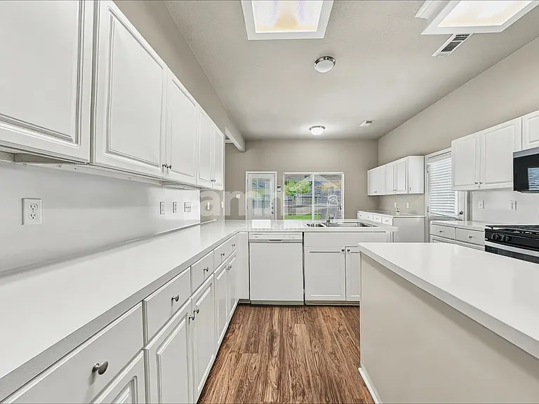 13143 Mills River St — Photo 4