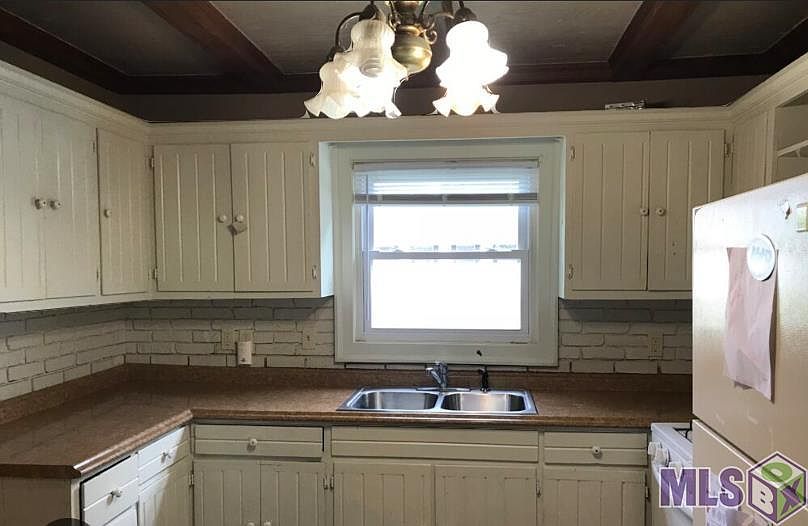 2nd image of 3020 Laurel St