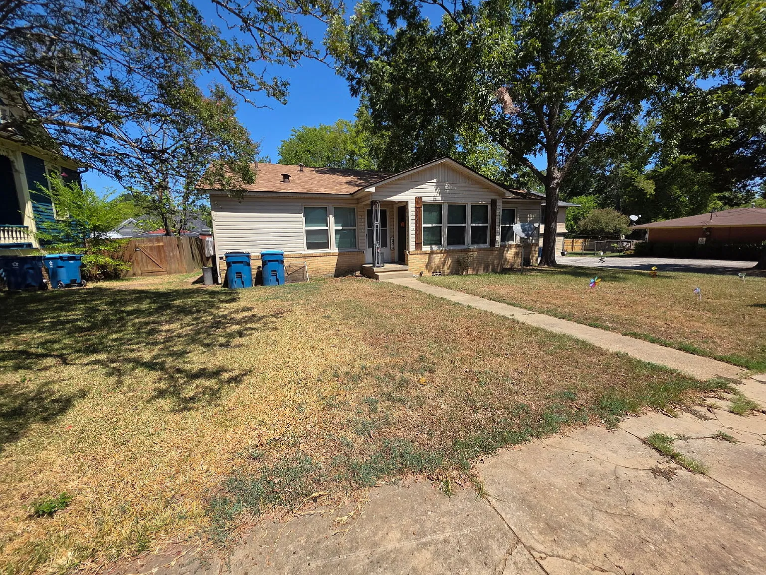 2 bed, 1.0 bath, $875 — Photo 2