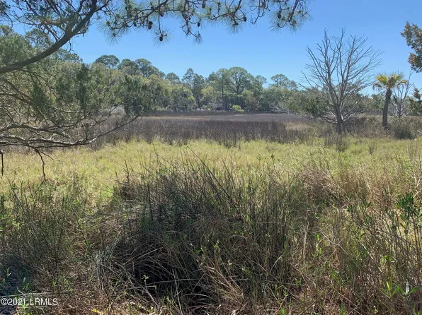 22 Fiddlers Cove Dr, Saint Helena Island, SC 29920