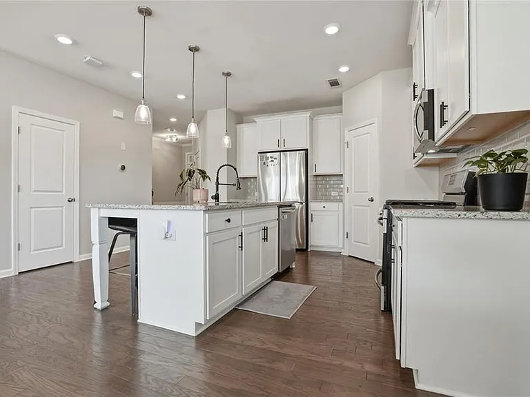 504 Elm Bluff Way — Photo 5