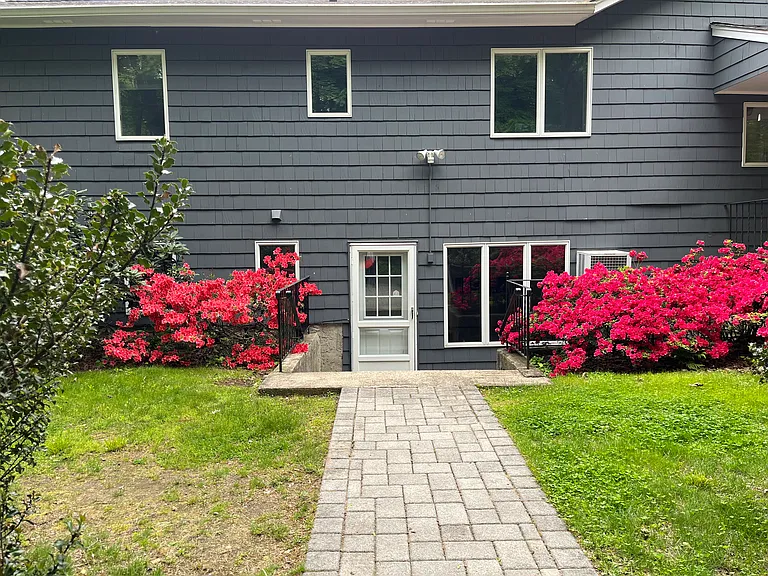 190 Old Field Rd — Photo 9
