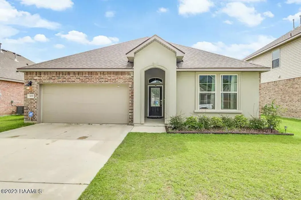 4 bed, 1867 sqft, $3,500 — Photo 1