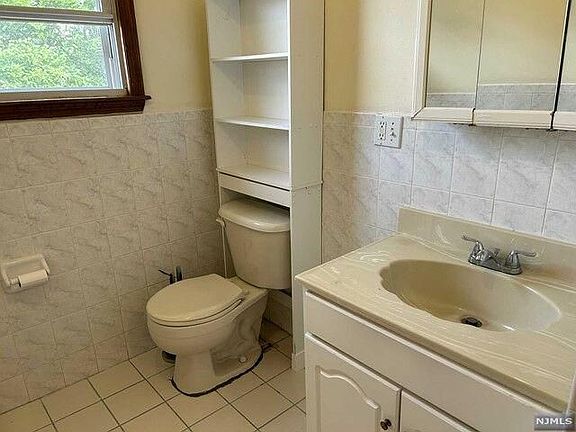 2nd image of 407 Kingsland Ave #10