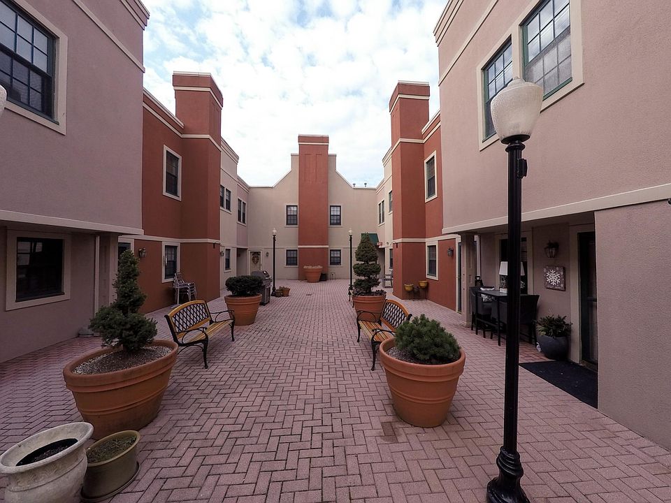 1st image of 133 Walton St APT 103