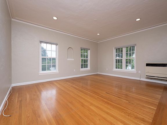 4th image of 425 Williams Pl #12