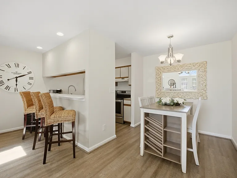 1001 Saint Andrews Way #B — Photo 10