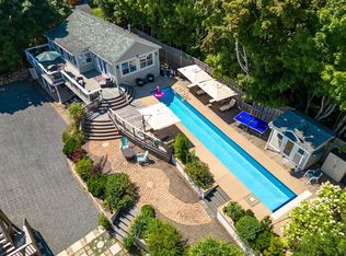 121 Duke St, Chester, NS B0J 1J0