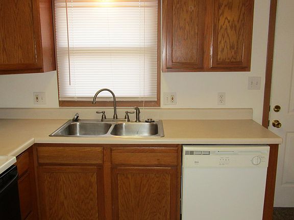 5th image of 421 W Scott St APT D