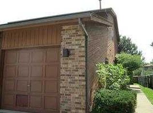 304 Dawn Ct APT A, Bloomingdale, IL