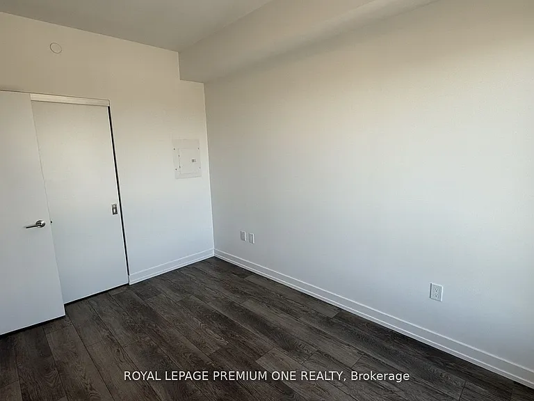 15 Wellington St S #2414 — Photo 23
