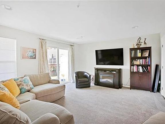 4th image of 17 Pink Rose Ln