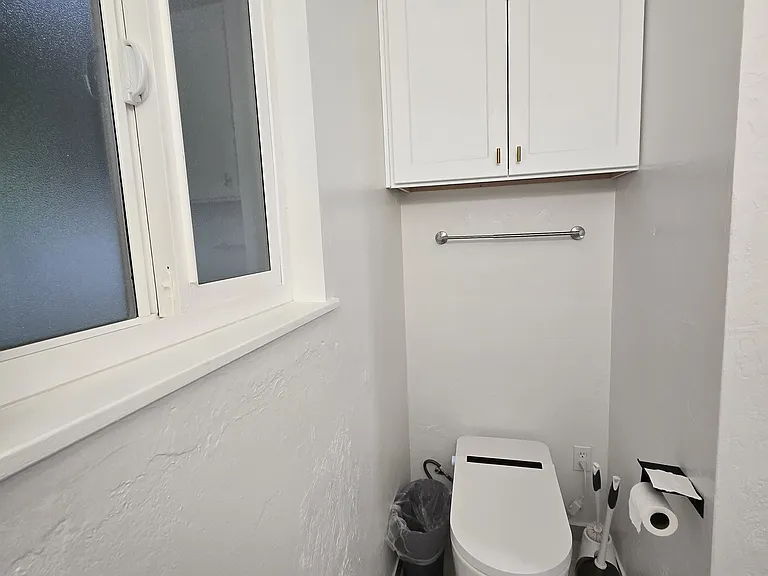 1316B Bellevue Way SE — Photo 8
