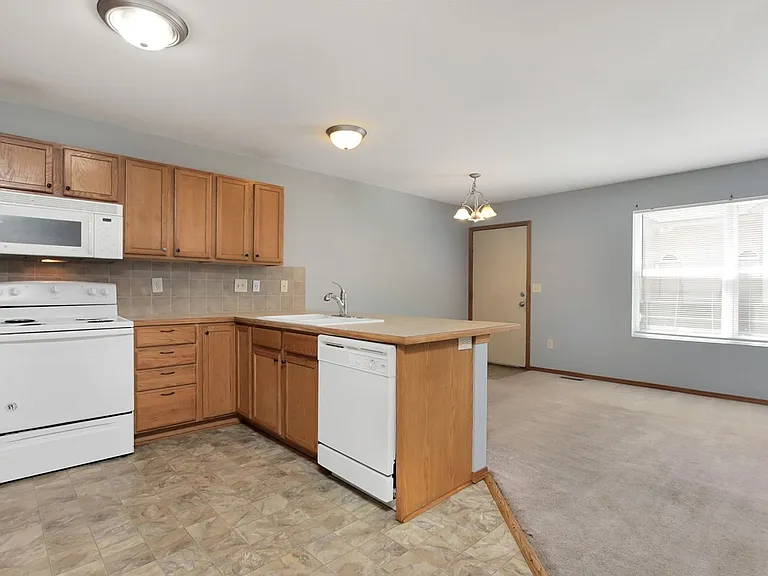 1126 Country Club Ln — Photo 9