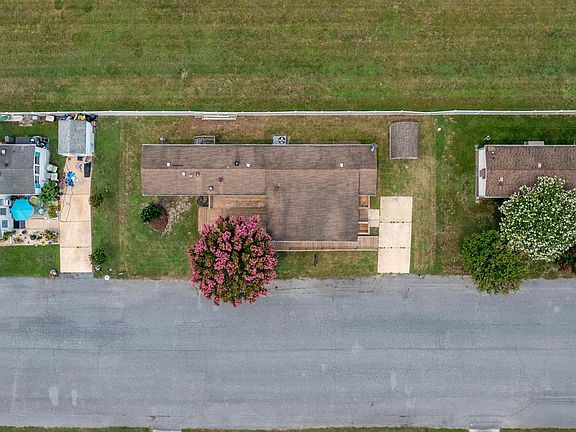 2nd image of 28 Nash Cir