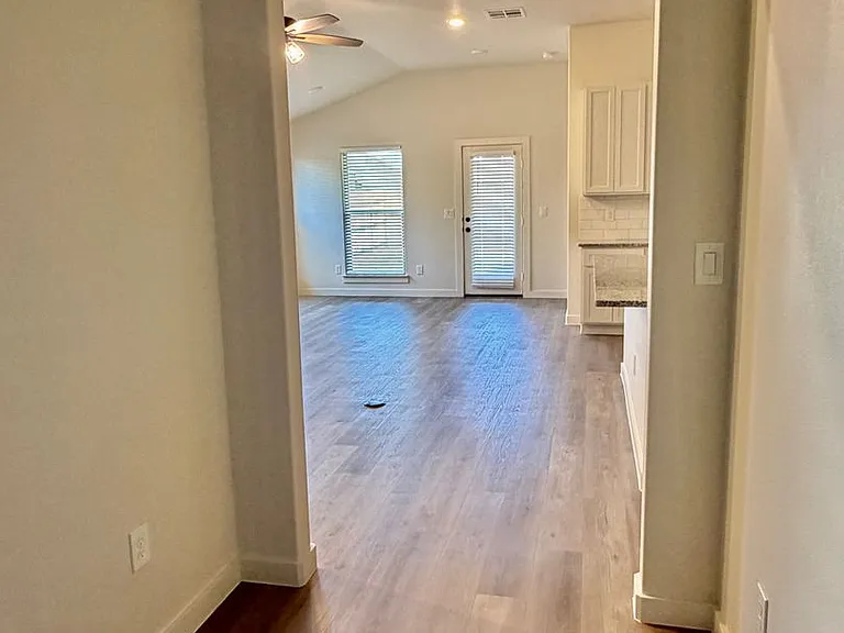 2408 Aberdeen Ave — Photo 3