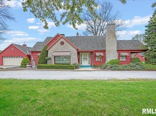 612 N 3rd St, Girard, IL 62640
