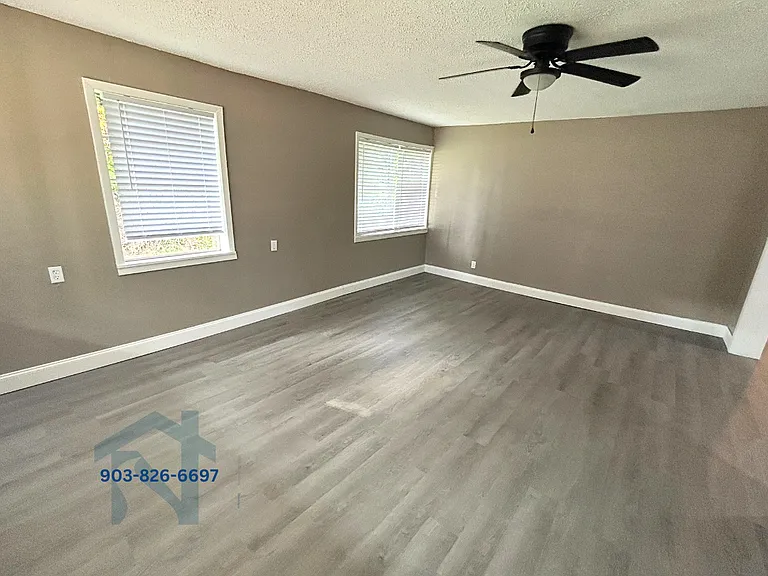 601 Thomas St — Photo 3