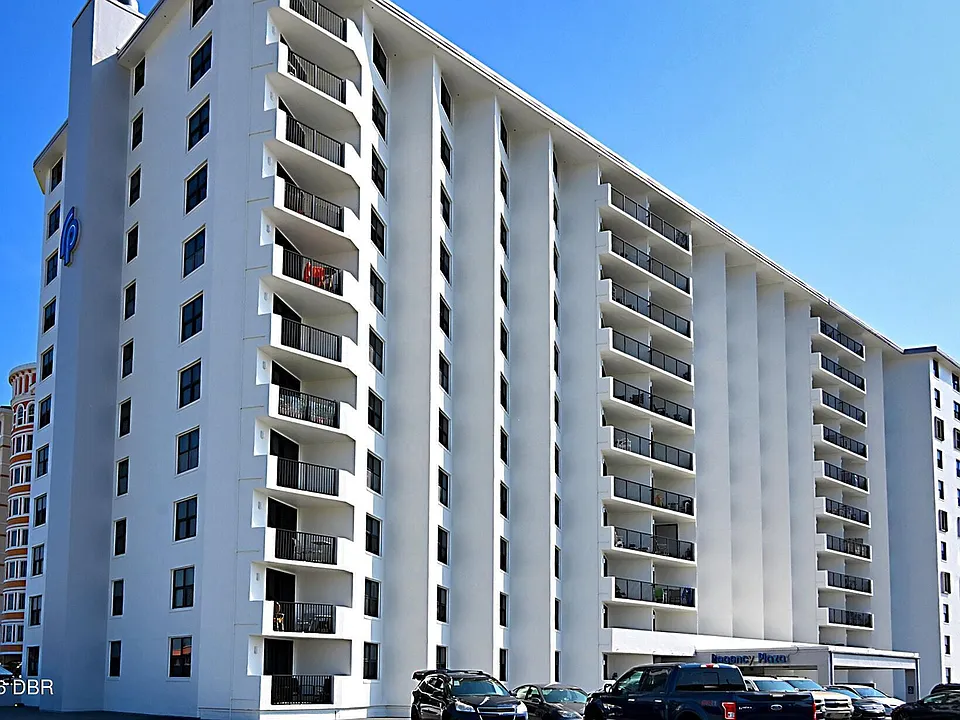 1415 Ocean Shore Blvd #211