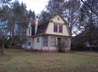 405 Riverside Dr, Hinton, WV 25951