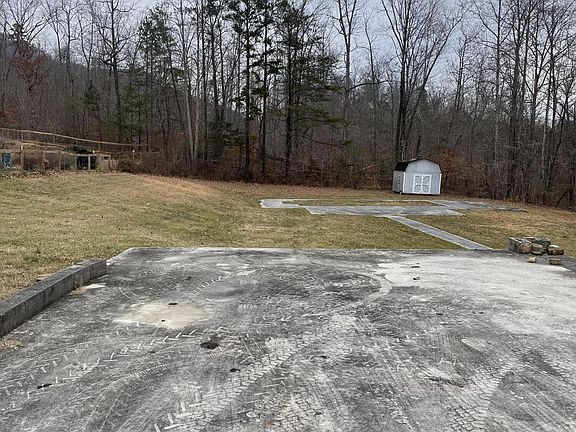 2nd image of 402 Wildwood Cir