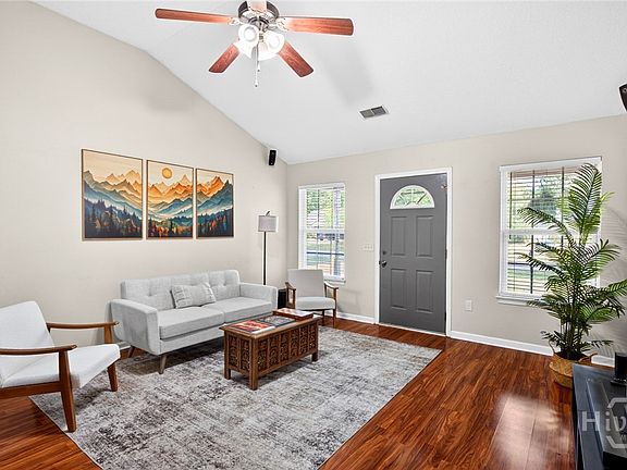 4th image of 410 Shadowbrook Circle