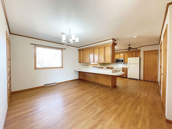 3rd image of 1718 1st St SE